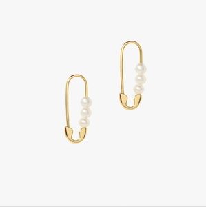 Safety pin earrings with pearls